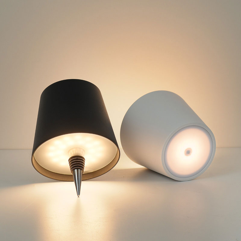 Weinflaschen Kunst Tischlampe