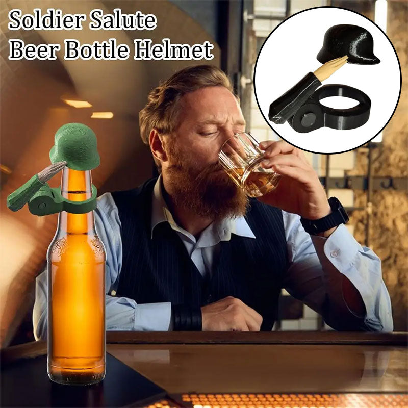 Soldat Salut Bierflasche Helm