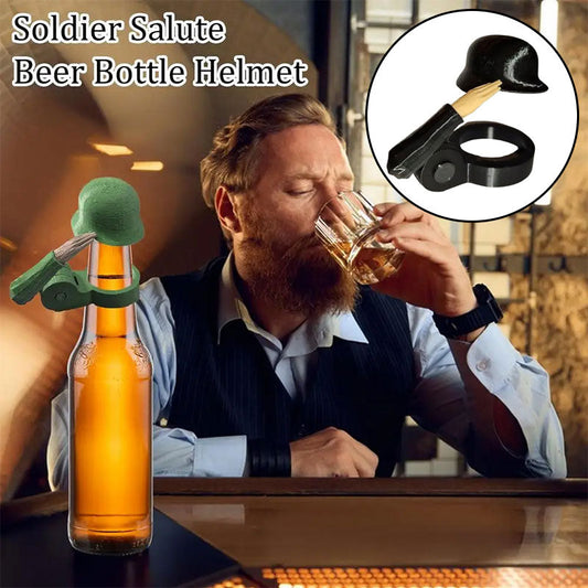 Soldat Salut Bierflasche Helm