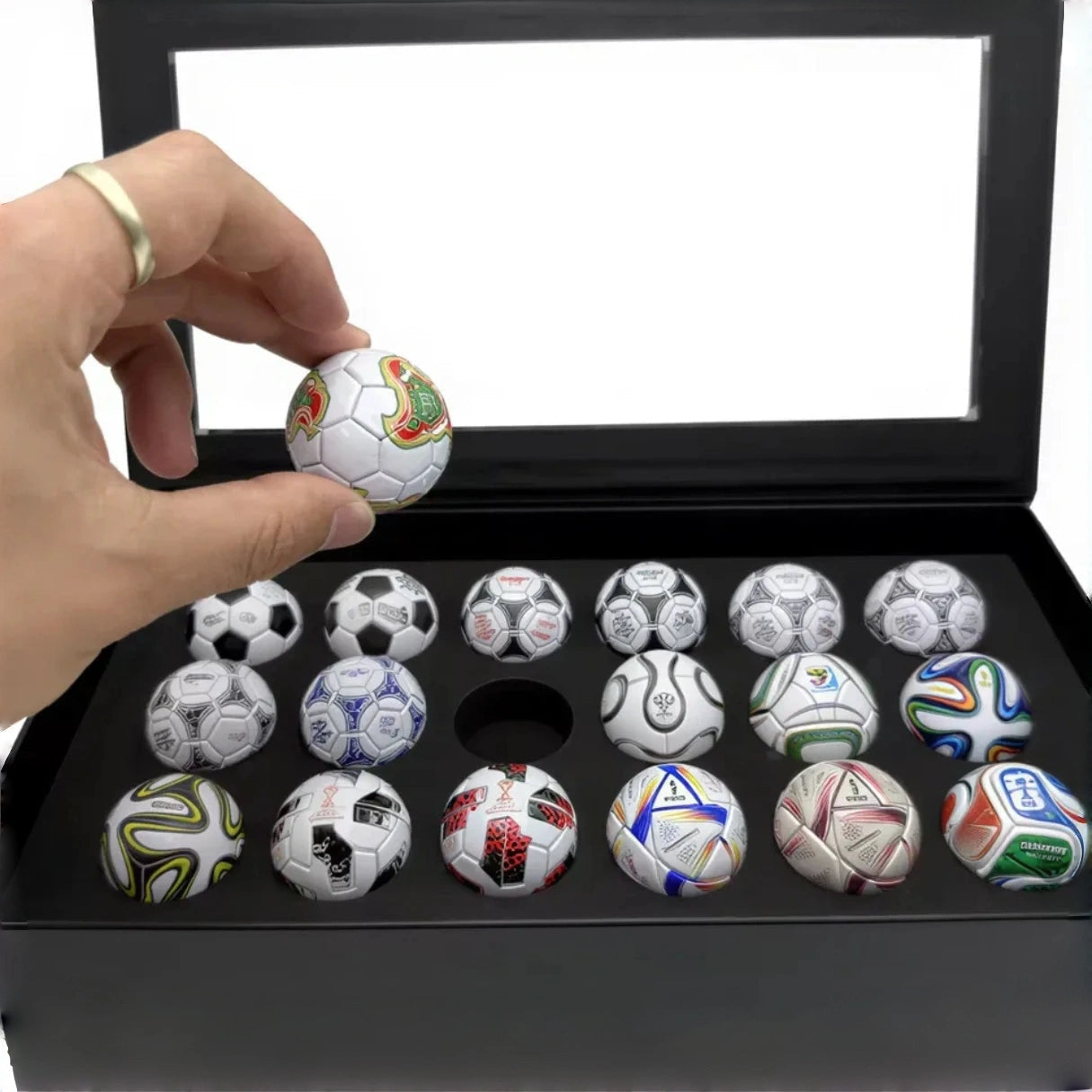 🏆 Handgefertigte Mini-Fußball-Kollektion (1970–2026) – WM-Aktion 2026 🔥 Bis zu 50 % Rabatt!