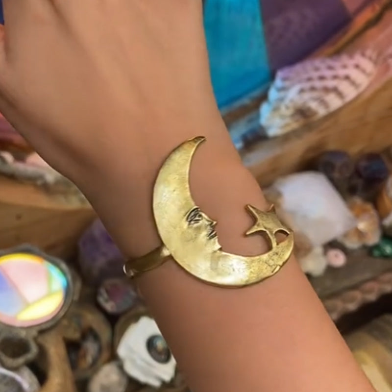 Offenes Armband mit Stern- und Mondmuster
