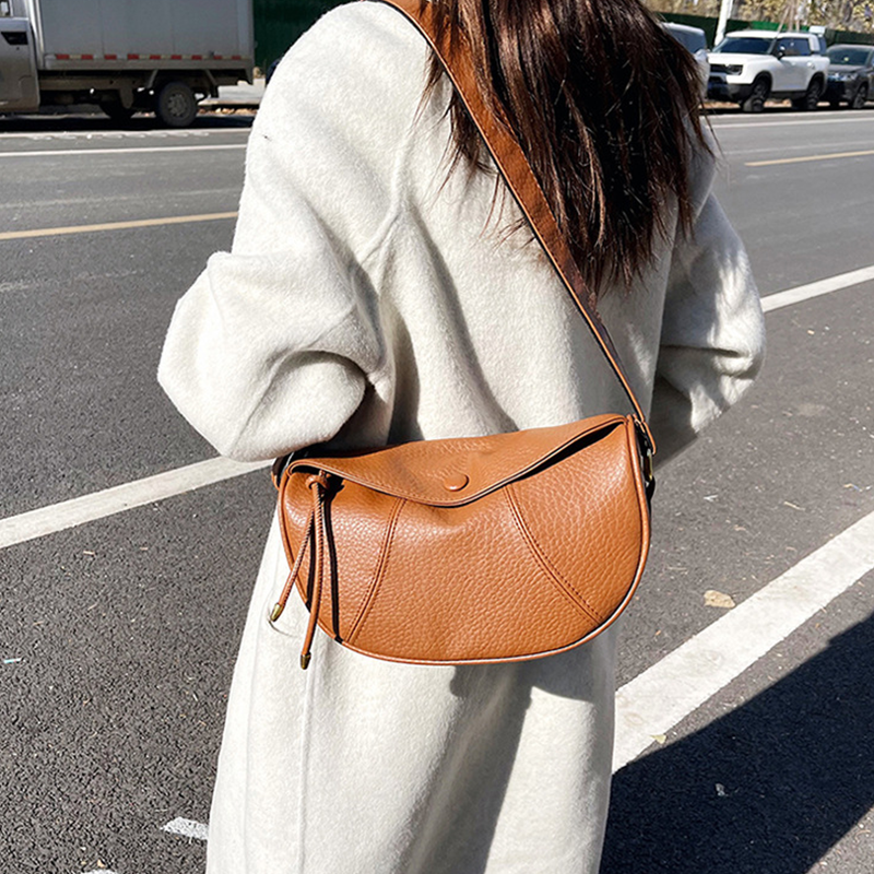 Minimalistische Schultertasche mit verstellbarem Riemen